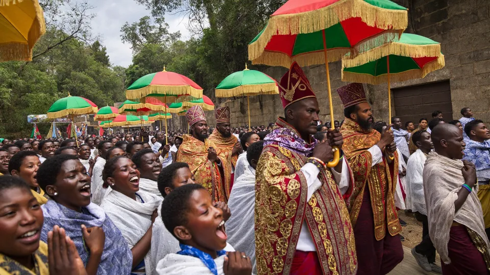 ወደ ኢትዮጵያ አብያተ ክርስቲያናት ምን እንደሚለብሱ
